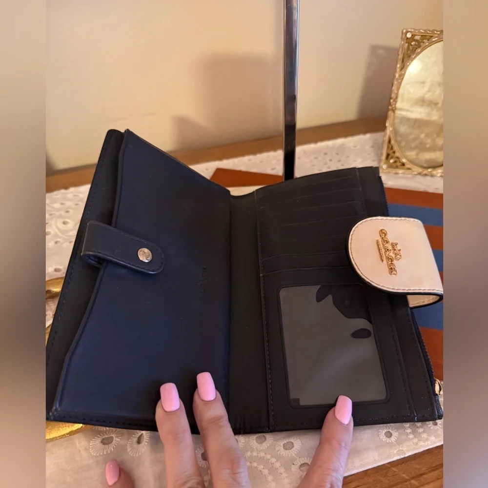 Coach Women's Wallet in Black and Tan - Picture 8 of 12